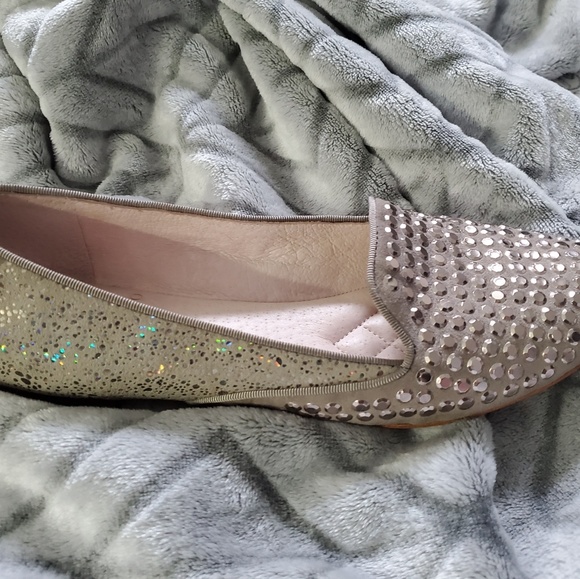 Vince Camuto Shoes - ⛄Studded Sparkly Vince Cumto Flats size 7